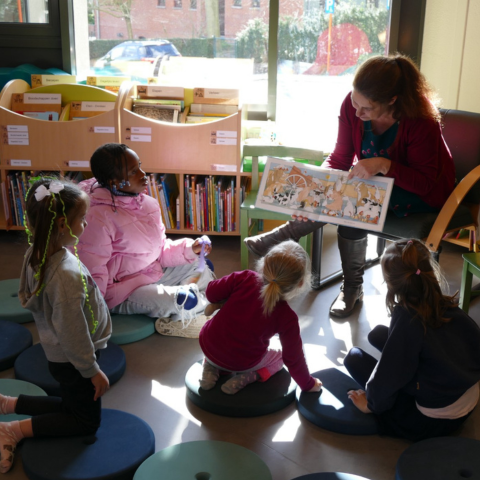 30/10 - Babycafé in de bib Voorlees- en knutselactiviteit